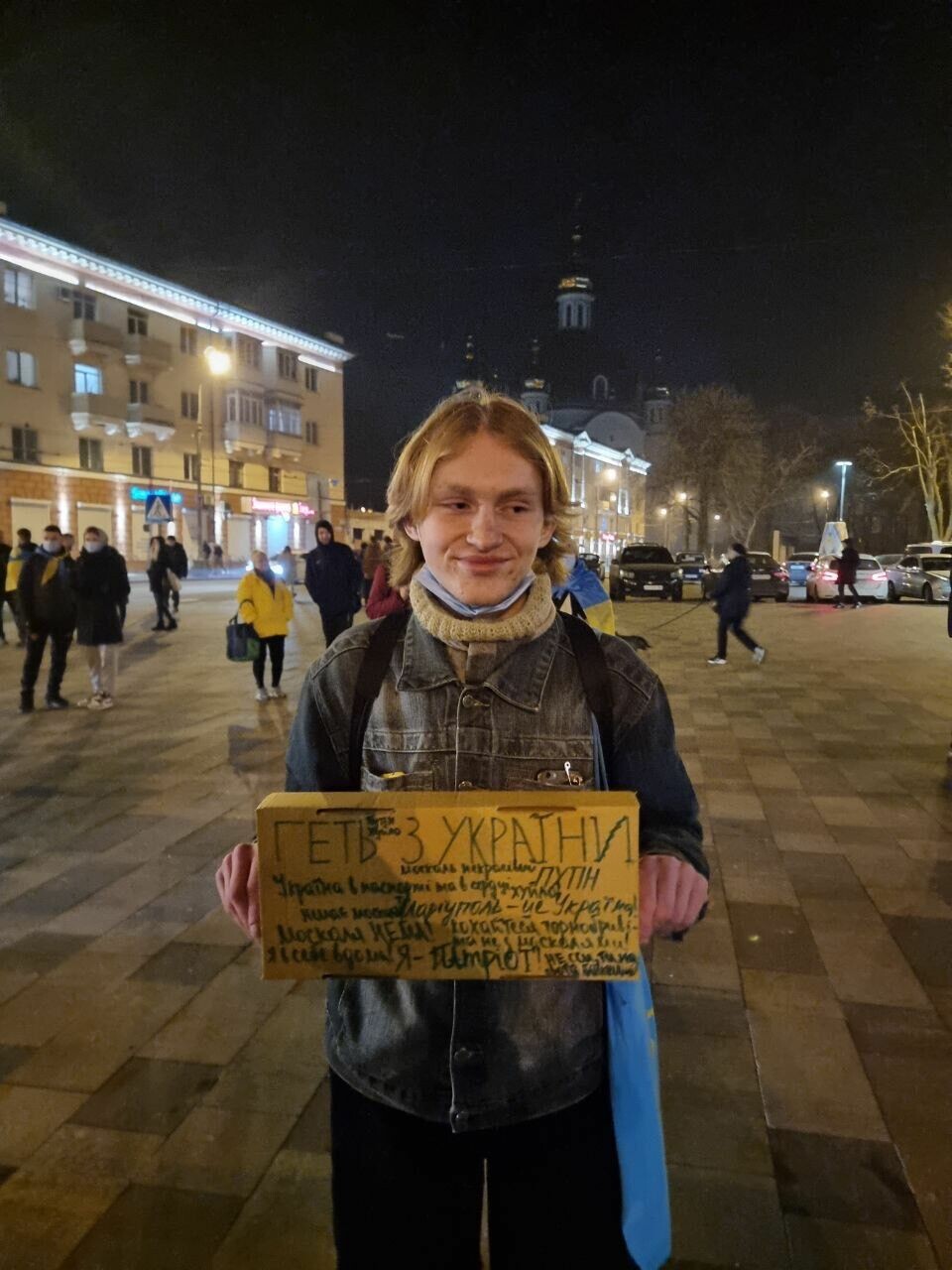 PANIKK: – I natt hadde jeg tre panikkanfall. Det er vanskelig å beskrive hva jeg føler , sier David, som var én av omtrent tusen demonstranter som tirsdag kveld markerte sin avsky mot Putins aggresjon mot Ukraina. .