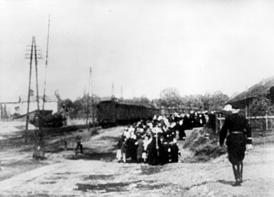 MASSAKREN: Jøder fra Kiyv på vei til henrettelsesstedet Babi jar i 1941. Holocaust