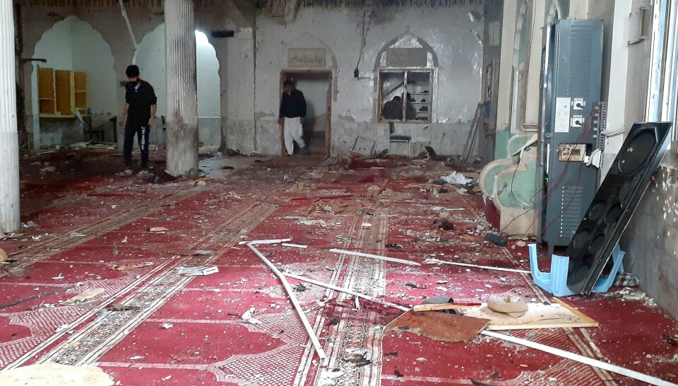 En selvmordsbombe i en moské i Peshawar forårsaket store ødeleggelser. En bombe i en moské i Peshawar forårsaket store ødeleggelser. Foto: Muhammad Sajjad / AP / NTB