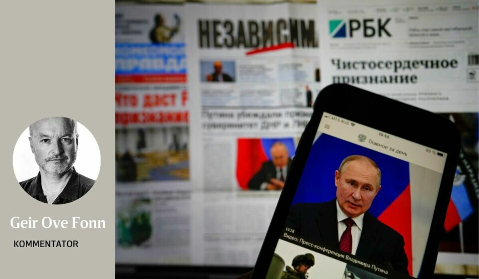 UNDER PRESS: Friheten for russiske medier er strammet kraftig inn det siste tiåret, men også globalt er frie medier under kraftig press. Her vises appen til den russiske regjeringens avis på en iPhone-skjerm da president Vladimir Putin holdt pressekonferanse i Kreml 22. februar, få dager før invasjonen av Ukraina. l