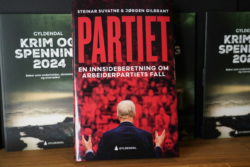 Dagbladet-journalistene Jørgen Gilbrant og Steinar Suvatne har skrevet boken «Partiet». Jørgen Gilbrant og Steinar Suvatne forsvarer bruken av anonyme kilder i boka 'Partiet'. De to opplyser at de har brukt rundt 70 kilder i arbeidet med boka. Foto: Gorm Kallestad / NTB