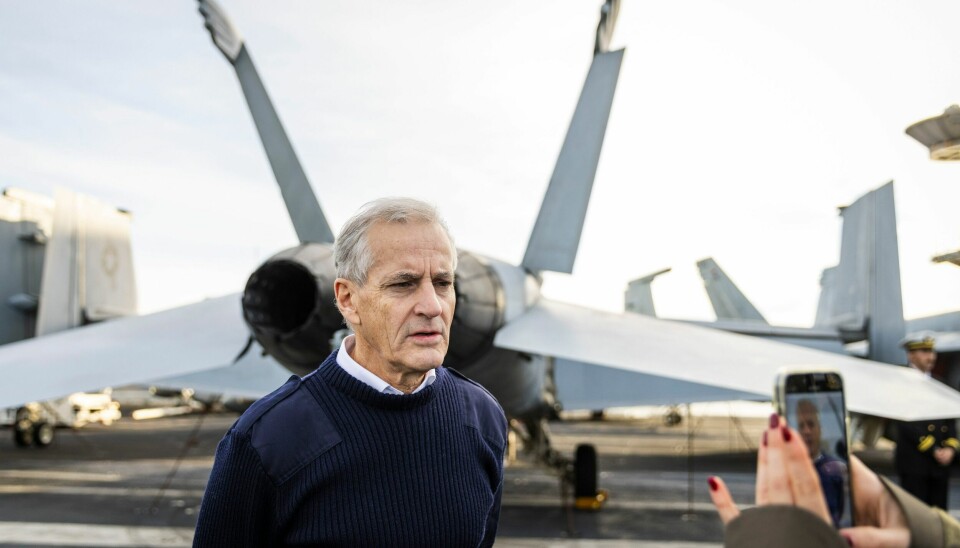 Oslo 20241102. Statsminister Jonas Gahr Støre besøker hangarskipet USS «Harry S. Truman» som ligger ankret i Bunnefjorden lørdag. Det amerikanske hangarskipet er blant et av verdens største skip og ankom Oslo fredag formiddag.Foto: Amanda Pedersen Giske / NTB Europa må ta større ansvar for egen sikkerhet, mener statsminister Jonas Gahr Støre (Ap). Sikkerhet, USA-valg og Ukraina topper dagsordenen på det europeiske EPC-toppmøtet denne uka. Foto: Amanda Pedersen Giske / NTB