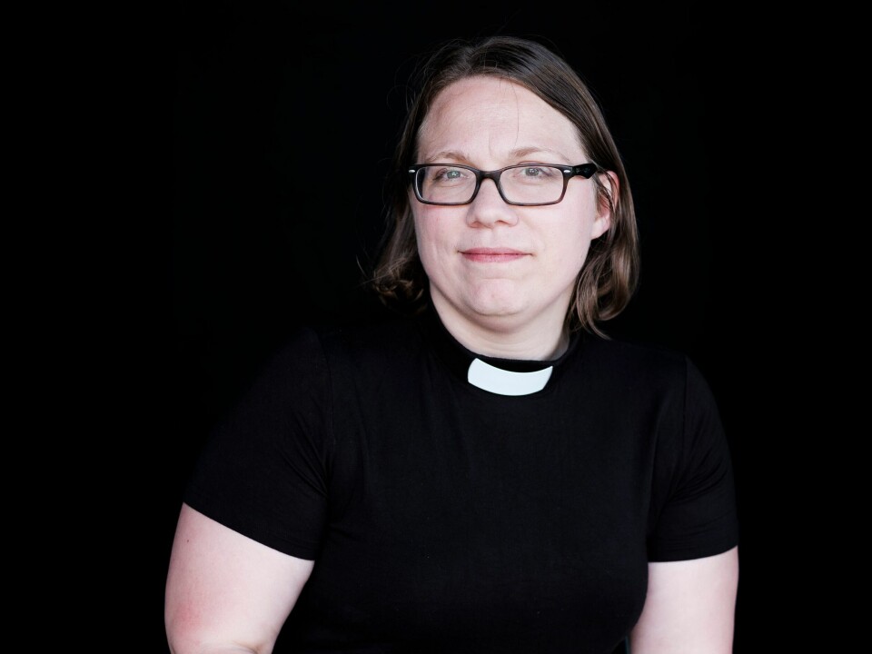 ALVOR: – Når erkebiskopen velger å gå av, så viser det at dette tas på alvor på alle nivåer i kirken, sier Torhild Fikseaunet, ordinert prest i Den anglikanske kirke. Torhild Fikseaunet prest den anglikanske kirke den engelske kirke church of england