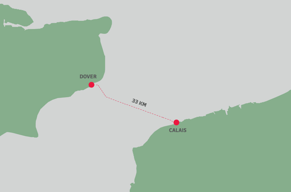 FARLIG: 33 kilometer er ruten over Den engelske kanal. Dette er farlig farvann for overfylte gummibåter med migranter. Kart - Calais Dover