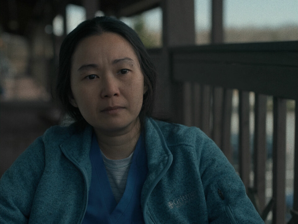 OSCARNOMINERT: Hvorfor Liz (Hong Chau) bryr seg om å passe på den overvektige Charlie, rulles opp etter hvert. .