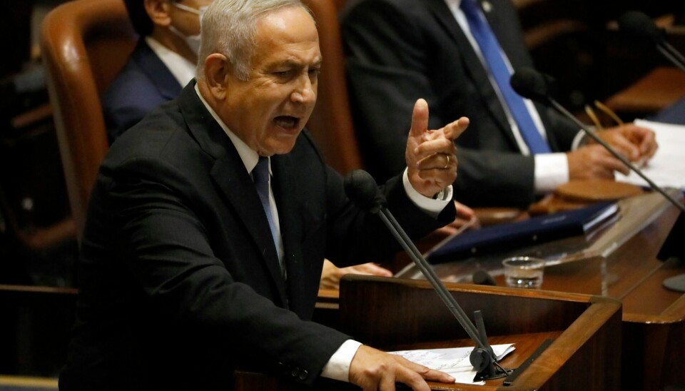 TILBAKE? Den unike samlingen av ytre venstre og ytre høyre og av arabiske og jødiske partier i den nåværende regjeringen, var noe nytt og løfterikt i israelsk politikk. Svakheten var at det som samlet regjeringen ikke var noen felles visjon, men ønsket om å presse Benjamin Netanyahu ut. l