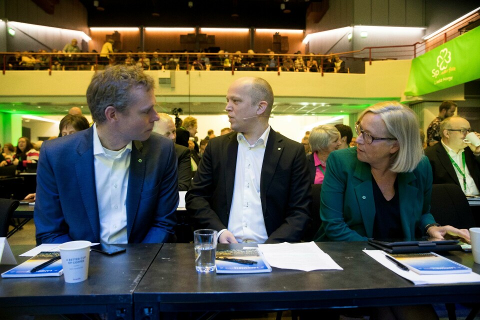 Senterpartiet med landsmøte på HamarSp-toppene Ola Borten Moe, Trygve Slagsvold Vedum og Marit Arnstad på første rad under forrige partilandsmøte på Hamar. Der vedtok Sp fyldigere klimapolitikk, spesielt drevet frem av ungdommer litt lenger bak i salen. Men i stortingshverdagen har Sp klart lavere driv enn opposisjonsmakkerne.(Foto: Terje Pedersen/NTB scanpix)