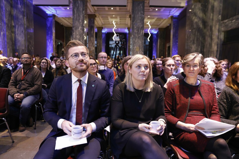 Klimakur 2030Klima- og miljøminister Sveinung Rotevatn og olje- og energiminister Tina Bru var sammen da de i går mottok Klimakur 2030-rapporten. Det var Brus scenedebut som minister.(Foto: Ole Berg-Rusten/NTB scanpix)