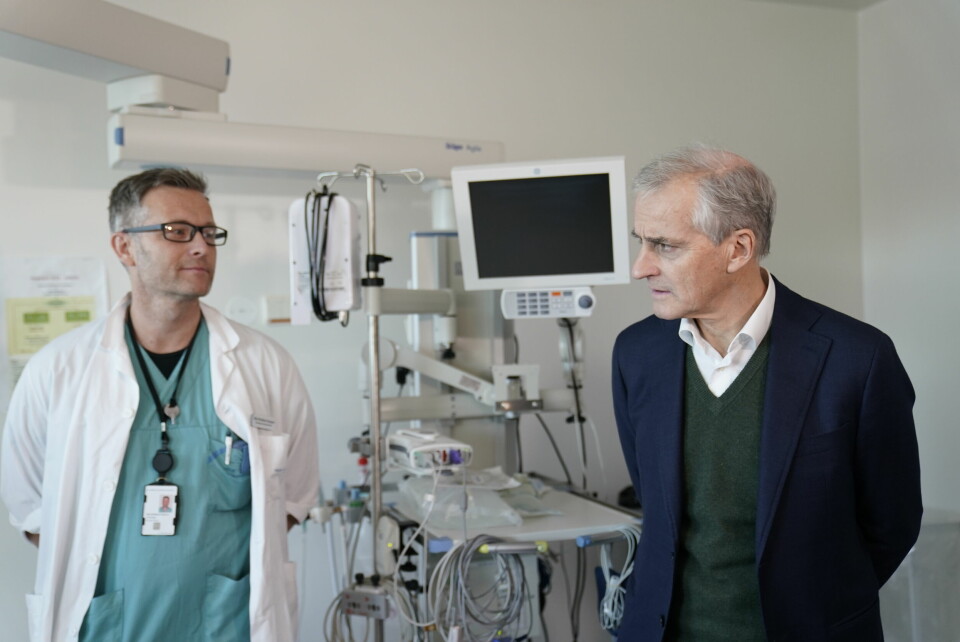 Støre og Kjerkol besøker AhusStatsminister Jonas Gahr Støre (Ap) besøkte i november intensivavdelingen på Akershus universitetssykehus (Ahus) og fikk en omvisning av overlege Ole Kristian Fossum.Foto: Torstein Bøe / NTB(Foto: Torstein Bøe/NTB)