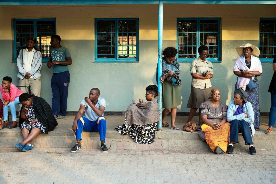 Botswana ElectionFolk stod onsdag i kø i Botswana for å stemme i det som var ventet å bli det jevneste valget i landets 53-årige historie. Botswana har lenge vært blant de mest veldrevne og velstående landene i Afrika, men preges av stor ulikhet. Valget endte med forsatt regjeringsmakt til Botswana Democratic Party (BDP), som har styrt sammenhengende siden 1966.(Foto: Jerome Delay/AP)