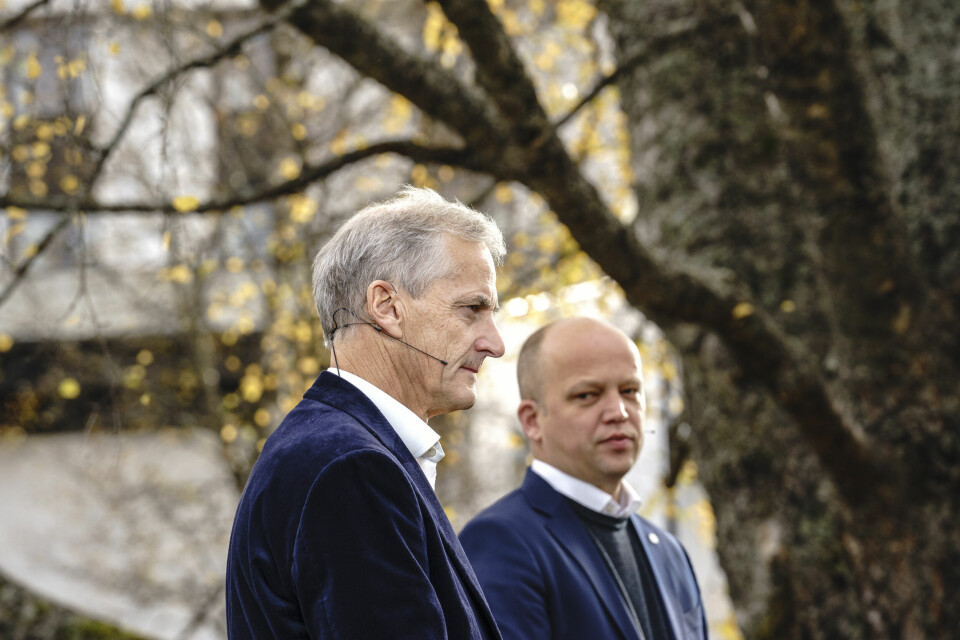 GALLUP-MOTVIND: Ap-leder Jonas Gahr Støre og Sp-leder Trygve Slagsvold Vedum da de to presenterte Hurdalsplattformen med velgerløfter for fire år. Seks uker senere peker kurven nedover blant velgerne.(Foto: Erlend Berge)