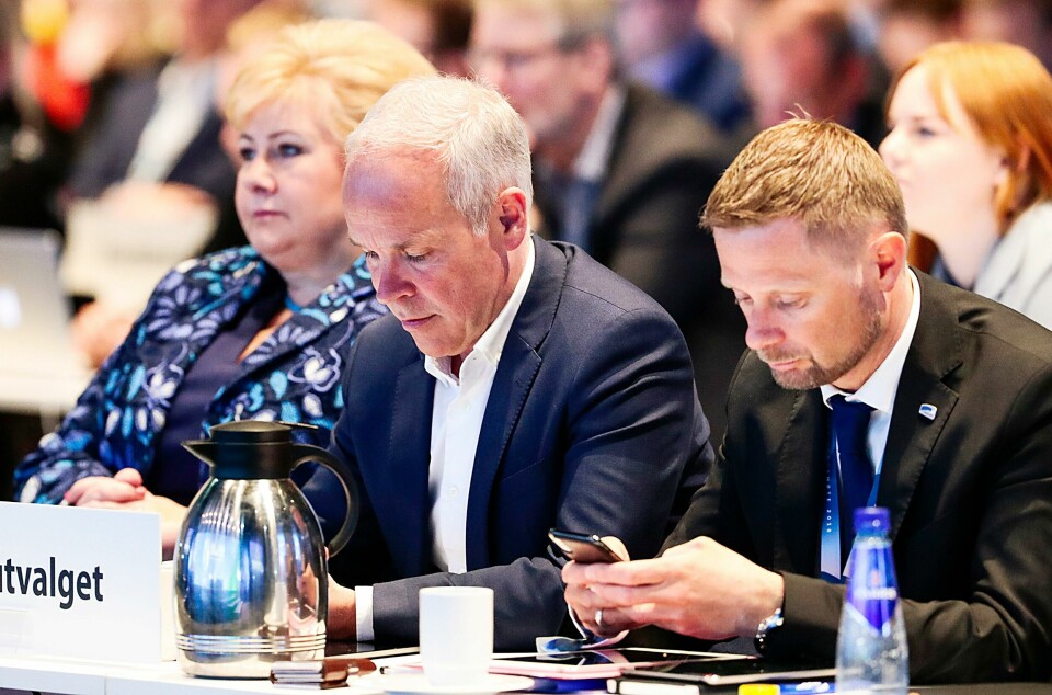 H¯yres landsm¯te.Nestleder Bent Høie (helt til høyre) her med kollega Jan Tore Sanner og partileder Erna Solberg under landsmøtet på Gardermoen for snart to år siden. I oppslutning er Høyre nå langt under nivået før partiet tok regjeringsmakt i 2013.(Foto: Lise ≈serud/NTB scanpix)