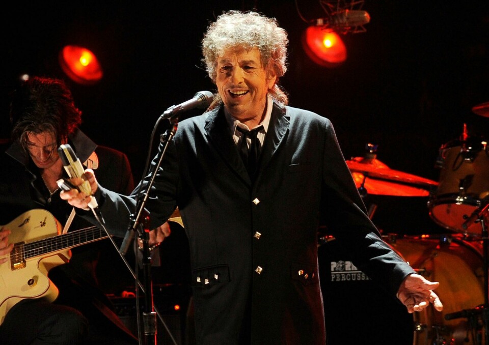 Bob DylanAlbumets klart lengste sang, «Murder Most Foul», bør leses som en sørgesang over motkulturens fiaskoer, skriver kritiker Kim Klev. Her er Dylan under en konsert i 2012.(Foto: Chris Pizzello/AP)