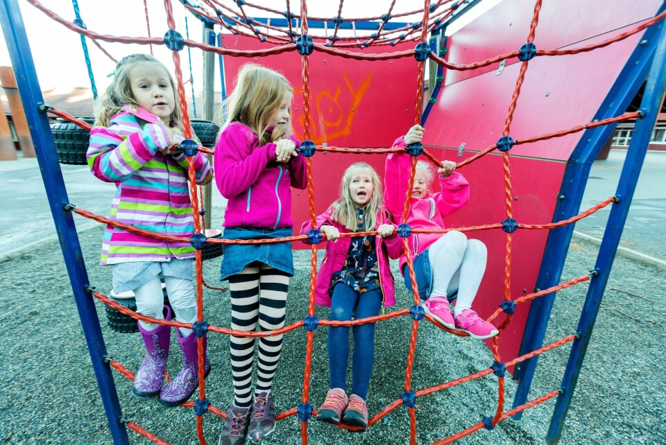 SFO blir billegare for nokre familiar. Trondheim 20171009.
Jenter som leker ute på barneskole og SFO . Modellklarert.
Foto: Gorm Kallestad / NTB