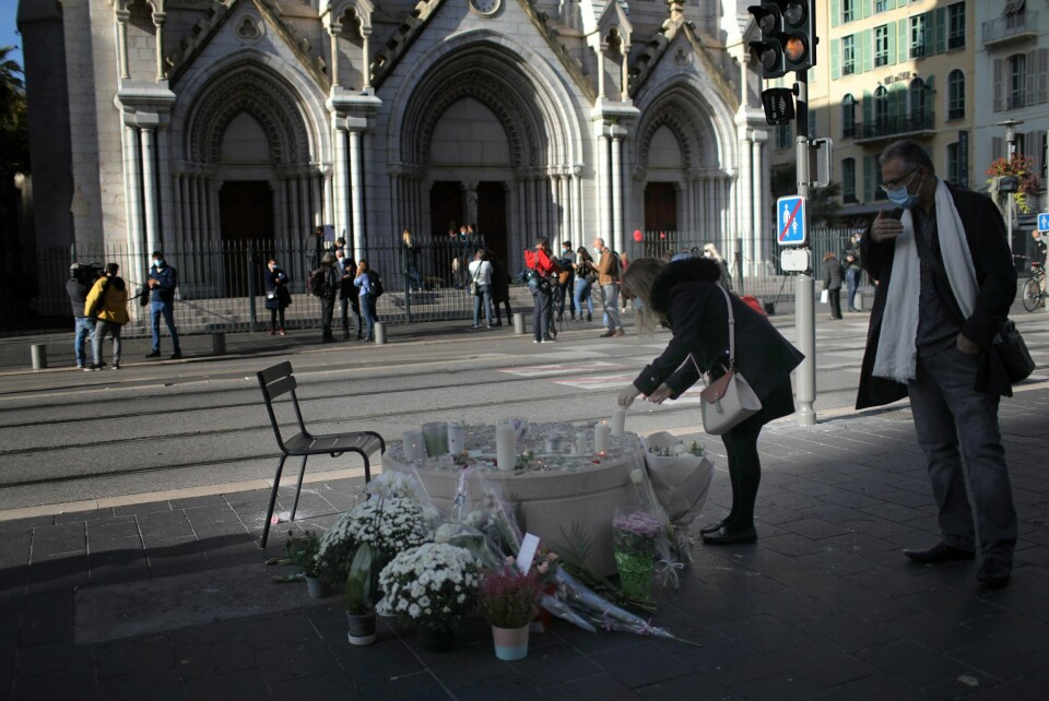 Torsdag ble tre mennesker drept i og ved en kirke i Nice i Frankrike i et knivangrep som knyttes til islamistisk terror. Fredag skjerper PST trusselnivået fra ekstrem islamisme i Norge.