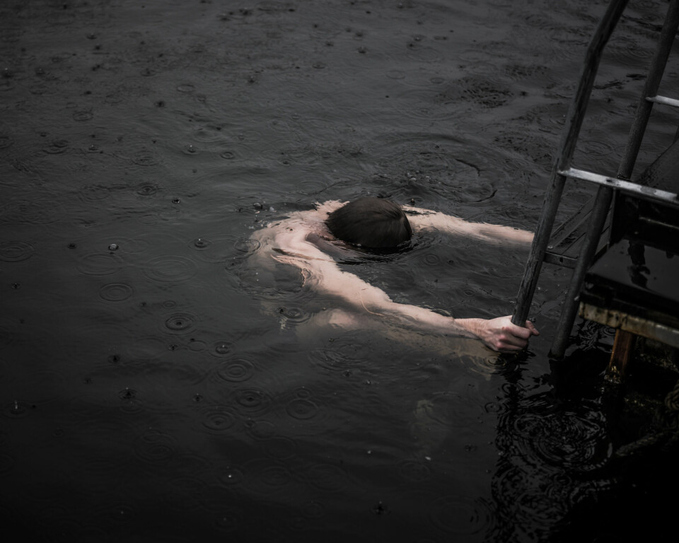 For hver eneste dag som går nå, er vi en dag nærmere situasjonen der pandemien ikke preger samfunnet, mener forfatter og filosof Henrik Syse. Foto: Erlend Berge