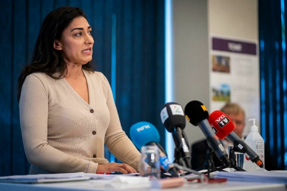 VARLSER: Shabana Rehman, daglig leder i stiftelsen Født Fri svarer på kritikken om dårlig økonomistyring. Organisasjonen mistet statstøtte etter gransking. Shabana Rehman, daglig leder i stiftelsen Født Fri under pressekonferansen der hun tilbakeviser kritikken om dårlig økonomistyring og ber om at IMDis vedtak om å stanse finansieringen omgjøres. Foto: Heiko Junge / NTB