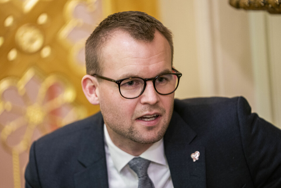 Det er ikke grunnlag for å lovregulere at prekener skal oversettes til norsk, mener tros- og livssynsminister Kjell Ingolf Ropstad.