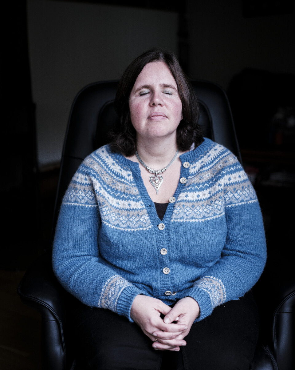 – Jeg lukker fortsatt øynene når jeg ber, sier Heidi Halvorsen. Etter å ha hatt synsbegrensninger gjennom store deler av livet, forsvant synet fullstendig en januarkveld, da hun var 30 år.