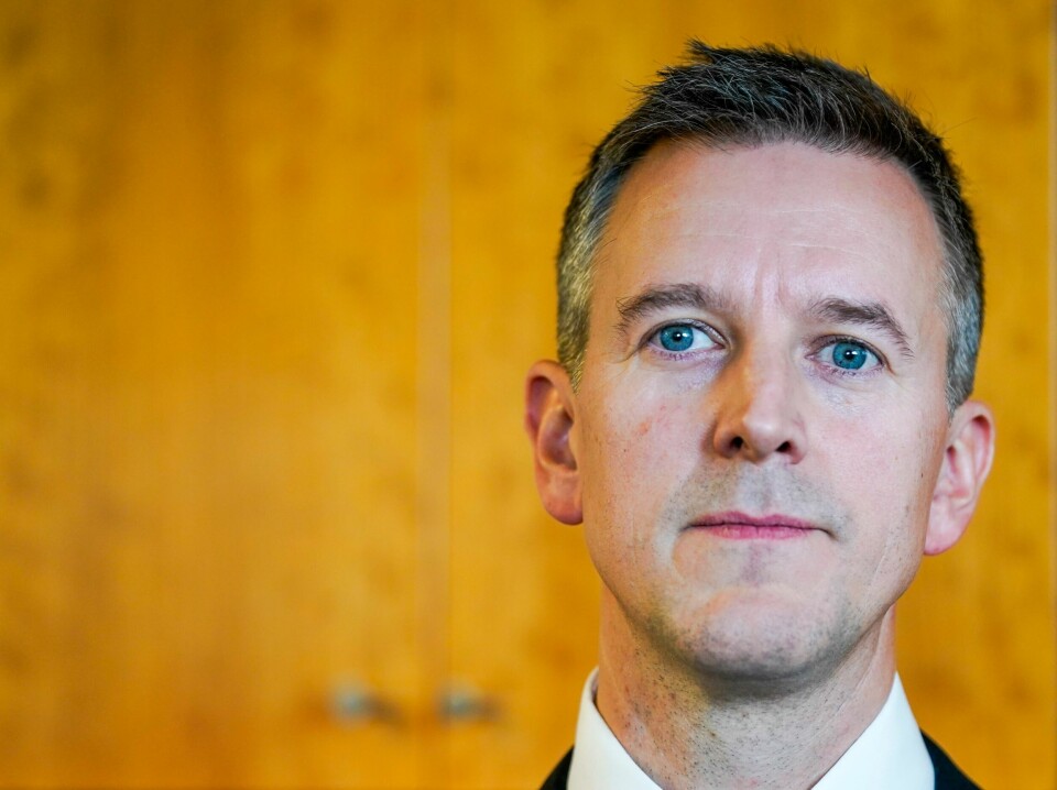 LEIT: – Det er leit å høre at antisemittismen øker i Norge etter flere år med nedgang, kommunal- og distriktsminister Erling Sande (Sp). Kommunal- og distriktsminister Erling Sande (Sp) kaller inn byggebransjen til et møte tirsdag. Foto: Lise Åserud / NTB