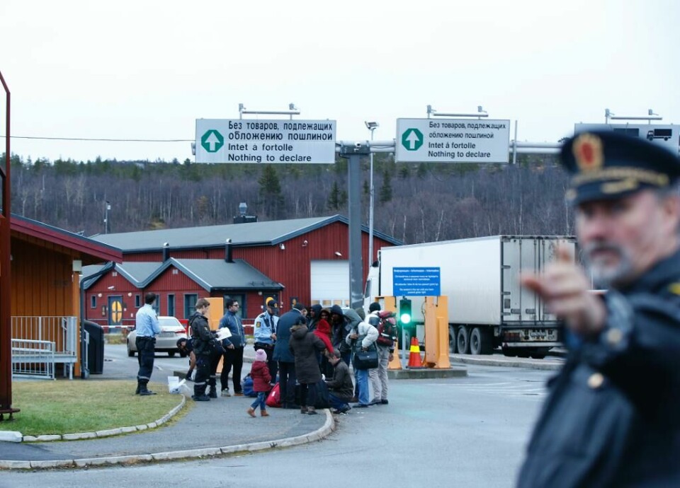 REKORDMANGE: I 2015 kom det vel 30.000 asylsøkjarar til Norge - her ved Storskog grensekontrollstad utanfor Kirkenes. En gruppe asylsøkere som har kommet over Storskog grensekontrollsted utenfor Kirkenes 20. oktober 2015.