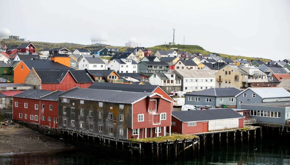 VEDTAK: Vardø kommune i Finnmark vil helst ha ukrainske flyktningar. Globus-radaren troner over Vardø. Dette er ett av flere anlegg som er bygd med støtte fra USA og som Etterretningstjenesten driver i nært samarbeid med amerikansk etterretning. Foto: Berit Roald / NTB