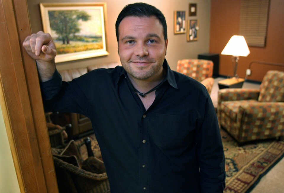 KONTROVERSIELL: Pastor Mark Driscoll ved Mars Hill Church poserer utenfor kontoret sitt i Seattle i 2007. Han måtte senere forlate stillingen sin, og kirken er i dag nedlagt. Pastor Mark Driscoll