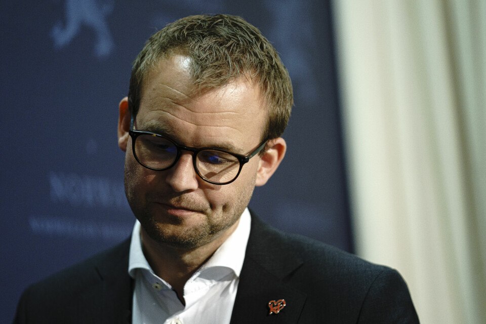 USTRAFFET: KrF-leder Kjell Ingolf Ropstad har innrømmet at han gjorde en dårlig vurdering da han inngikk en avtale med foreldrene sine for å slippe unna skatt. Men kan fortsetter som partileder, og foreløpig er det høyst usikkert om han vil bli straffet for det han har gjort. Trass skatteplanleggingssaka: Kjell Ingolf Ropstad held fram både som KrF-leiar og statsråd i regjeringa til Erna Solberg.