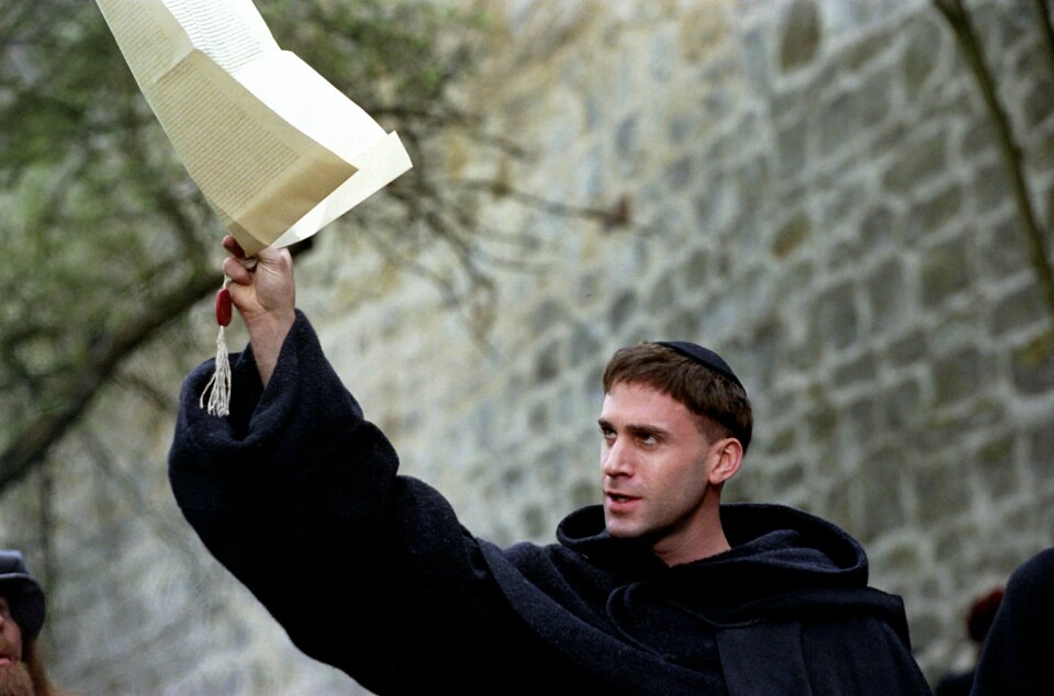 – Moralen er et spørsmål om forhandling i samfunnet og i kirken, men ingen hovedsak for tilsagnet om nåde. For Luther handler ikke synden primært om moral, men om gudsforholdet, sier Marius Timmann Mjaaland. Bildet er fra filmen Luther fra 2003. Foto: United International Press