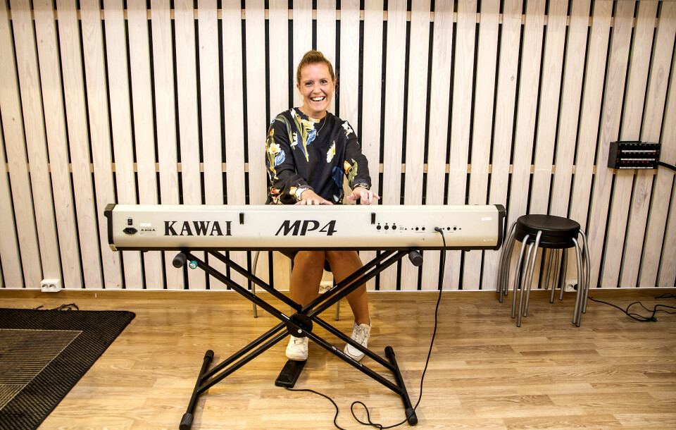Janne Severinsen har nær familie som har vært lokalpolitikere for KrF, men det var musikken som tok henne. Musikklæreren har blant annet skrevet sanger for ulike gospelkor.