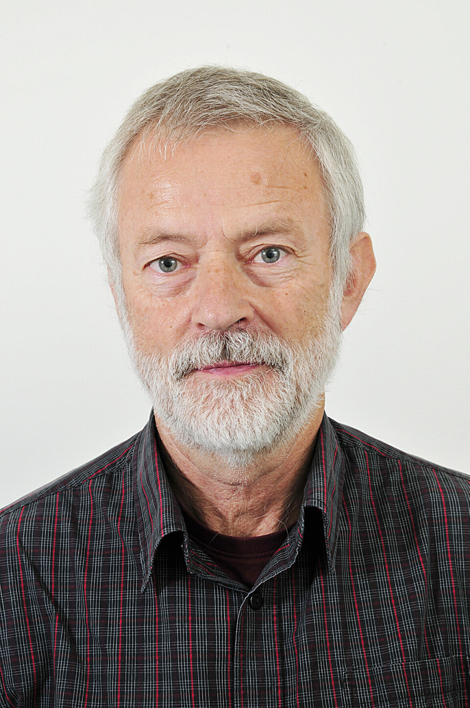 De som er mest opptatt av å skaffe seg ting, har det forskerne kaller et «materialistisk verdisyn». Disse har lavere sjanse for å føle seg lykkelige enn de som har et «idealistisk verdisyn» og andre mål for tilværelsen, ifølge Ottar Hellevik, professor emeritus ved Universitetet i Oslo. Foto: Universitetet i Oslo
