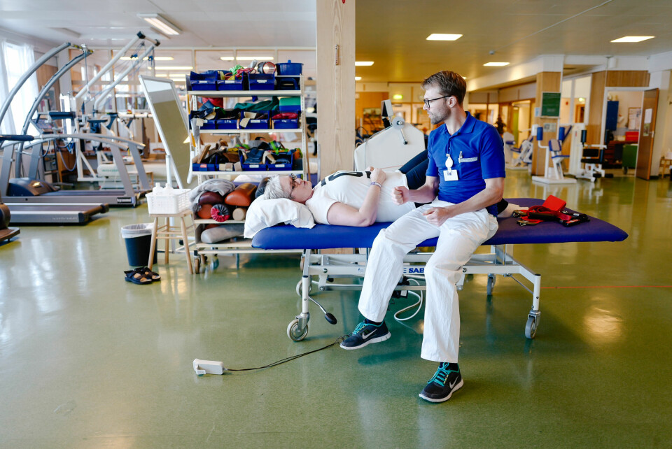 – Vi driver ikke med smertelindring, men med smertemestring. Det handler om å lære at det er trygt å bevege seg, til tross for smerter, forklarer Pål Wium, fysioterapeut ved Sunnaas Sykehus.