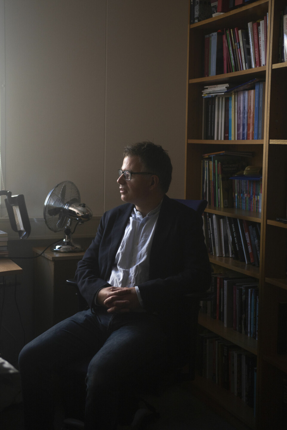 UT AV SKYGGENE: – Det er et problem hvis viktig kunnskap ikke når offentligheten fordi forskere ikke formidler den, sier Sindre Bangstad ved KIFO. Sindre Bangstad ved KIFO