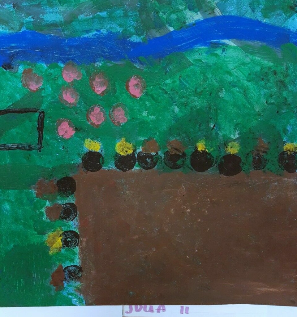 Julia Bogilis (11 år) har malt Jesu siste måltid med disiplene på kreativ gruppe i Rissa kirke (Indre Fosen kommune).