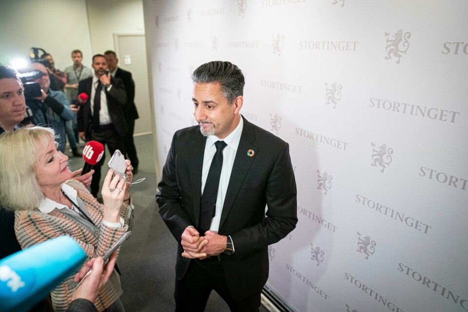 Ofte foran pressens mikrofoner og kamera: Abid Q. Raja er stadig i nyhetsbildet, enten i rikspolitikken eller på farten blant lokale Venstre-venner. Gruppemøte i Venstre etter at Trine Skei Grande varslet sin avgang som partileder.
Abid Raja