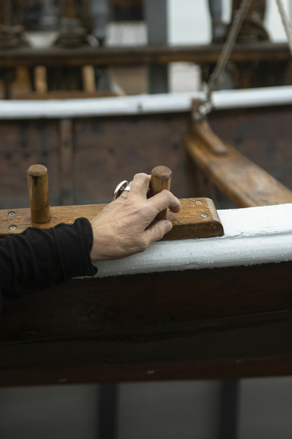 – En rekke foredrag jeg holdt etter at jeg ga ut boka om min far, brakte meg i kontakt med mange krigsseilerbarn. Da kom historiene, forteller Berit Rickhard.