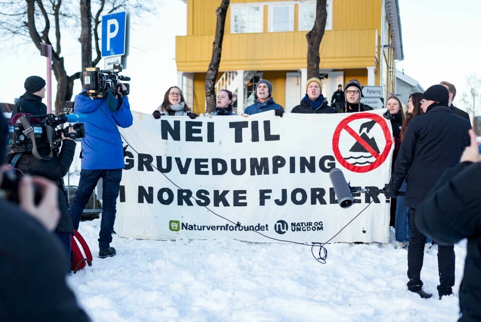 Natur og Ungdom møtte opp for å si sin mening før forhandlingsstart på Granavolden Gjæstgiveri. Klima- og miljøminister og Venstre-nestleder, Ola Elvestuen, tok seg tid til en prat med miljøvernerne. Det samme gjorde Høyres nestledere Bent Høie og Jan Tore Sanner, samt KrF-nestleder Olaug Bollestad. Natur og ungdom møtte også opp til Regjeringsforhandlinger 2019 på Granvollen gjestgiveri. Erna Solberg, Siv Jensen, Trine Skei Grande, Kjell Ingolf Ropstad.