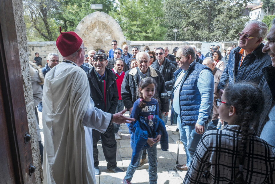 St. Annakirken er oppkalt etter jomfru Marias mor, og er kjent for sin fantastiske akustikk. Bror Peter og de andre hvitebrødrene holder orden på strømmen av pilegrimmer. Foto: Erlend Berge
