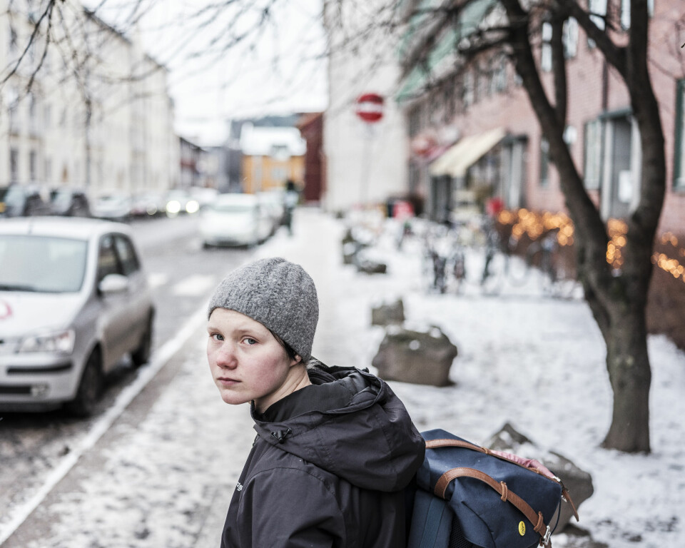 GIR SEG IKKE: Dina Lau-Henriksen holder appeller, snakker med politikere, skriver leserinnlegg og streiker for klimaet. Hun vil engasjere seg så lenge menneskene fortsetter å ødelegge kloden og klimaet. Dina Lau-Henriksen fra Milljøagentene