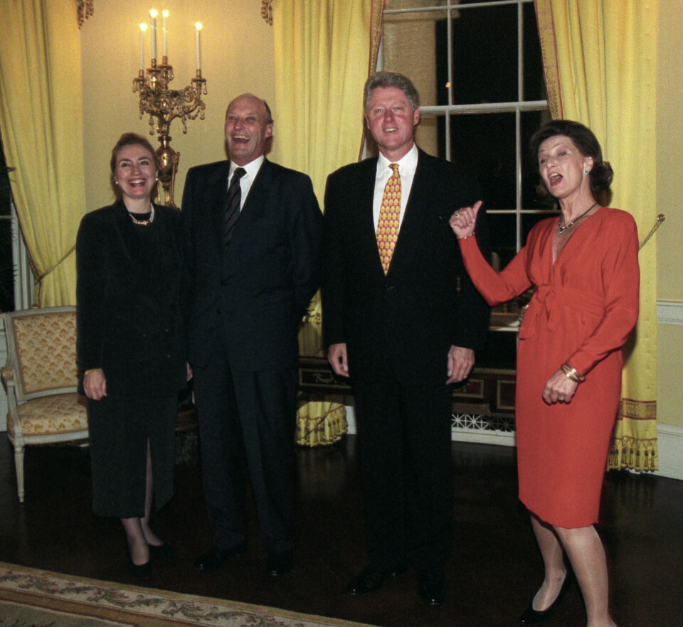 Kong Harald og dronning Sonja på offisielt besøk i USA. Bildet: fra v. Hillary Clinton, Kong Harald, president Bill Clinton og Dronning Sonja.