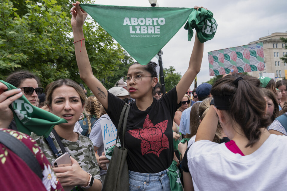 Den amerikanske abortdebatten får også stor oppmerksomhet i Chile. På få år kan landet gå fra totalforbud til delvis åpning for abort til en grunnlovsfestet rettighet Den amerikanske abortdebatten får også stor oppmerksomhet i Chile. På få år kan landet gå fra totalforbud til delvis åpning for abort til en grunnlovsfestet rettighet. Foto: Jacquelyn Martin/AP/NTB