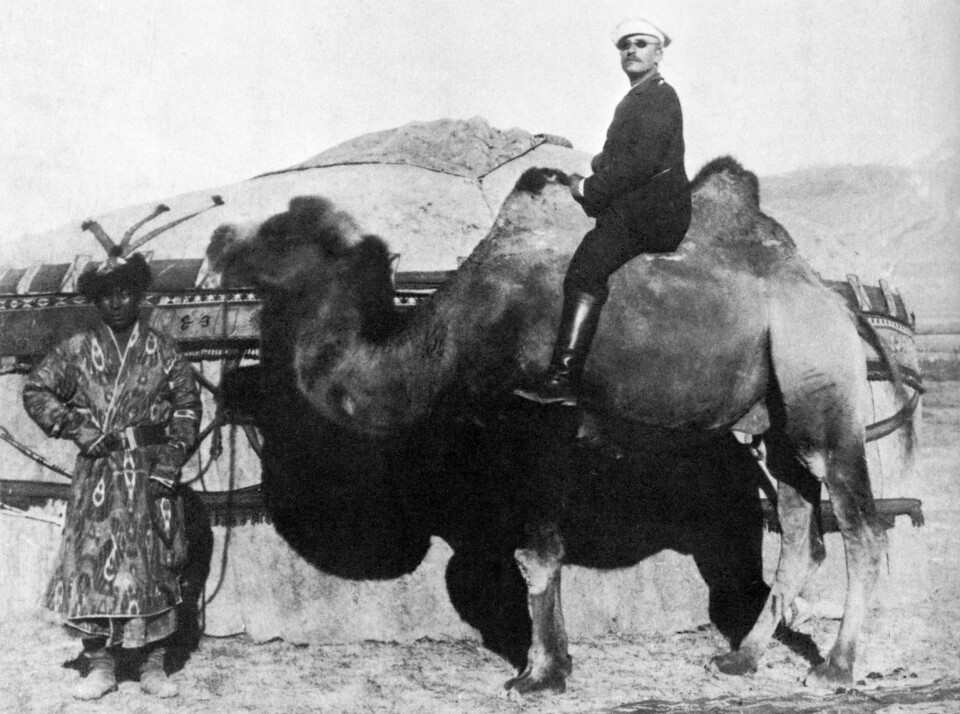 VEIVISER: Sven Anders Hedin (1865-1952) var en svensk geograf og oppdagelsesreisende. Hans funn av Sentral-Asias sagnomsuste byer, bidro avgjørende til i et arkeologisk kappløp langs de gamle silkeveiene. .