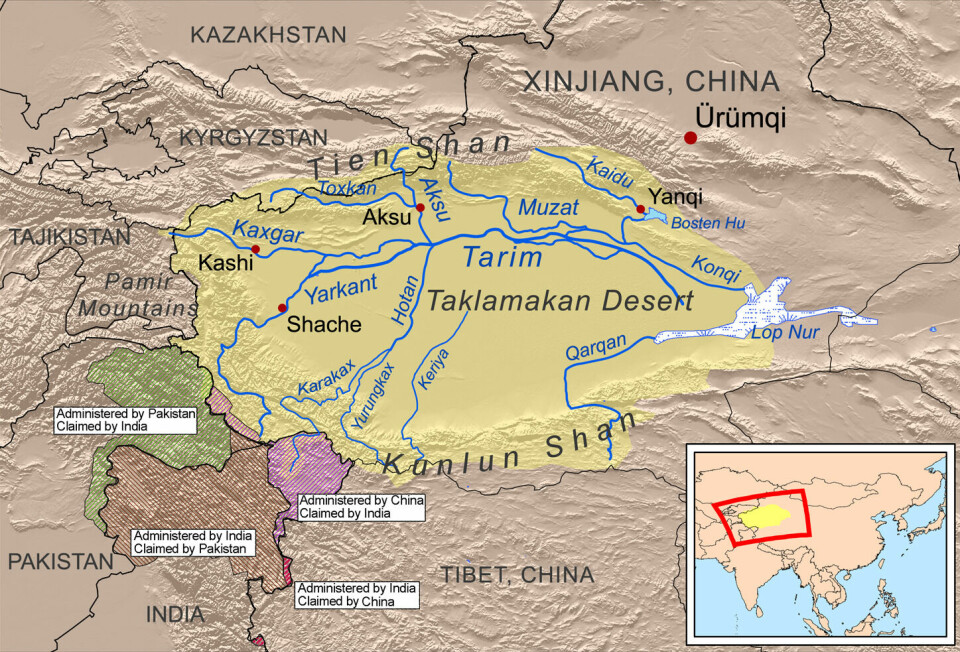 GRENSELAND: Taklamakanørkenen med dagens politiske grenser. Turfan ligger sørvest for Ürümqi, som er dagens provinshovedstad i Xinjiang. Taklamakanørkenen med dagens politiske grenser. Turfan ligger sørvest for Ürümqi, som er dagens provinshovedstad i Xinjiang.