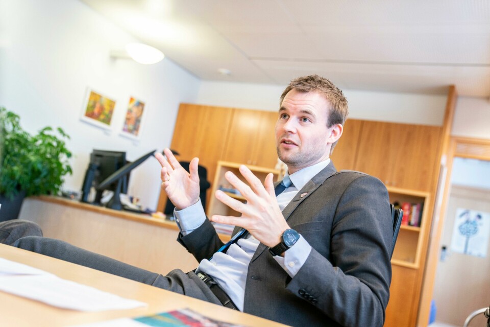 Barne- og familieminister Kjell Ingolf Ropstad deler ut 140 millioner kroner til ferie- og fritidstiltak for fattige barn. Kjell Ingolf Ropstad varsler kjempepakke om ny tros- og livssynspolitikk før sommerferien.