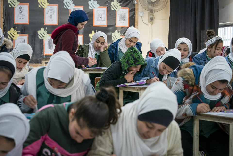 FNs hjelpeorganisasjon for palestinske flyktninger (UNRWA) driver over 700 skoler og gir skolebarn til 545.000 palestinske flyktningbarn, som her i Jordans hovedstad Amman. FNs hjelpeorganisasjon for palestinske flyktninger (UNRWA) driver over 700 skoler og gir skolebarn til 545.000 palestinske flyktningbarn, som her i Jordans hovedstad Amman. Foto: Heiko Junge / NTB