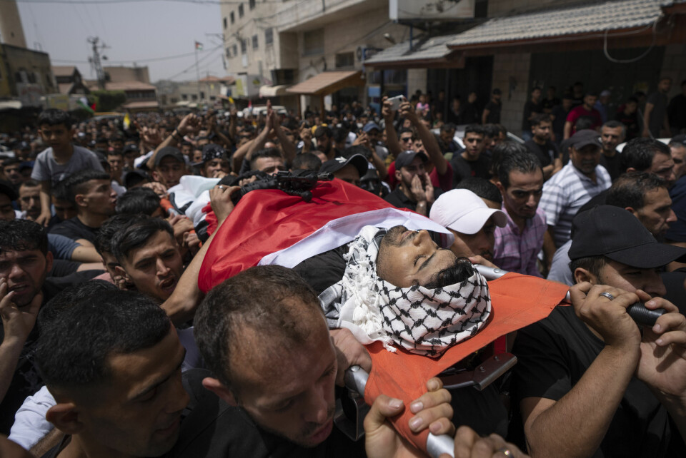 Yahia Edwan (27) ble begravet i landsbyen Azzun i nærheten av Qalqiliya på den okkuperte Vestbredden lørdag. Han ble skutt og drept av israelske soldater, ifølge palestinske myndigheter. Yahia Edwan (27) ble begravet i landsbyen Azzun i nærheten av Qalqiliya på den okkuperte Vestbredden lørdag. Han ble skutt og drept av israelske soldater, ifølge palestinske myndigheter. Foto: Nasser Nasser / AP / NTB