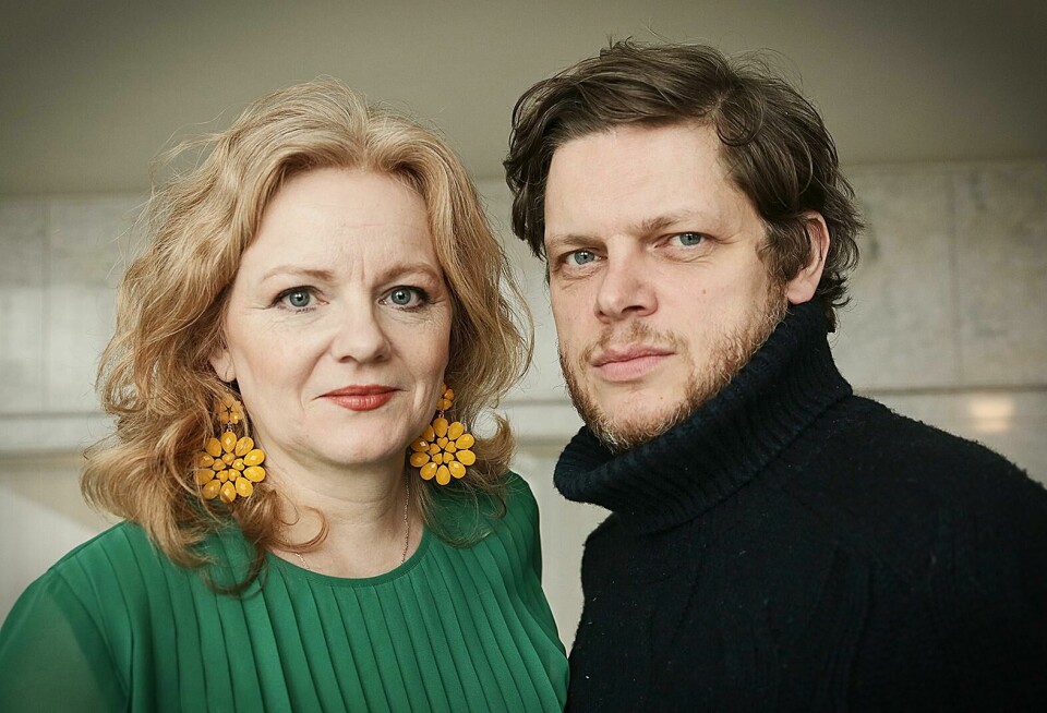 Siss Vik og Hans Olav Brenner skal lede tv-sendingene under årets utgave av Norsk Litteraturfestival. – Det som er fordelen med tv- og radiooverføringer, er at alle i hele Norge kan delta, sier Vik. Siss Vik og Hans Olav Brenner skal lede tv-sendingene under årets utgave av Norsk Litteraturfestival. – Det som er fordelen med tv- og radiooverføringer, er at alle i hele Norge kan delta, sier Vik.