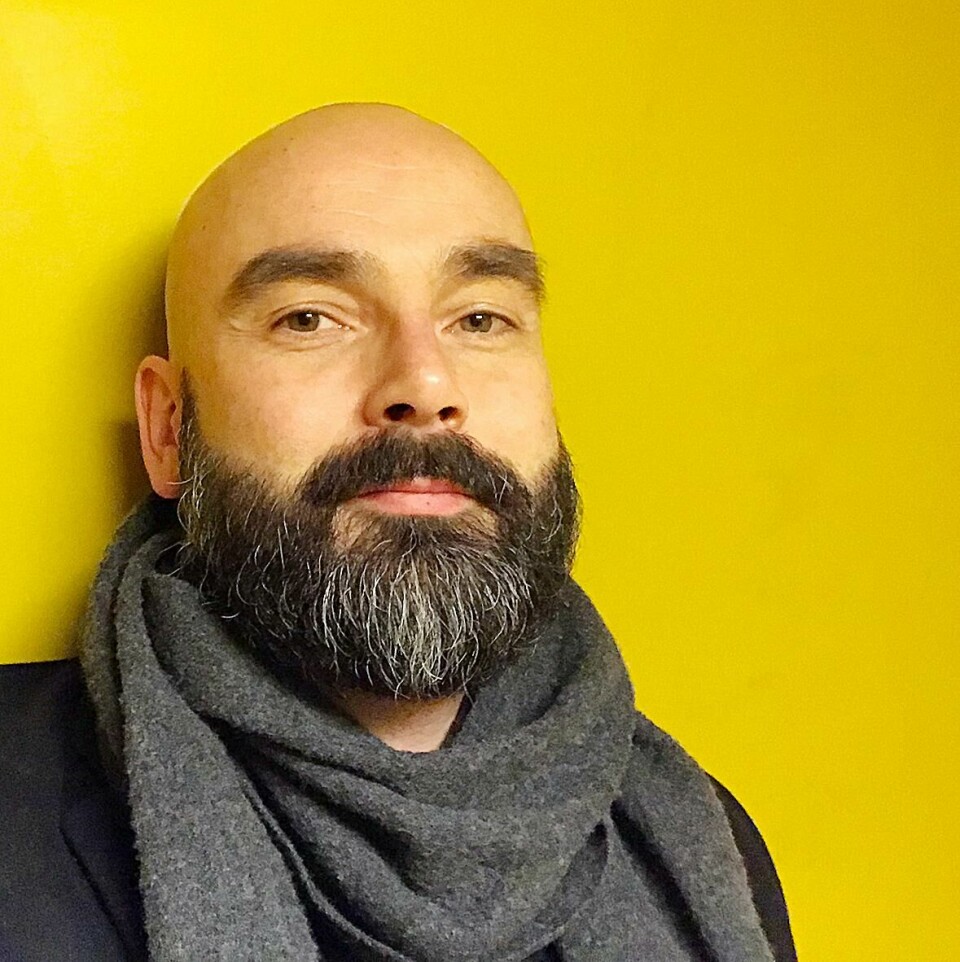 Forfatterdebutant Runar Holiløkk-Tjelta synes det er leit at det tradisjonsrike debutantseminaret i år må foregå gjennom videosamtaler. Han mener det sosiale treffpunktet har stor verdi for hele bokbransjen. Forfatterdebutant Runar Holiløkk-Tjelta synes det er leit at det tradisjonsrike debutantseminaret i år må foregå gjennom videosamtaler. Han mener det sosiale treffpunktet har stor verdi for hele bokbransjen.