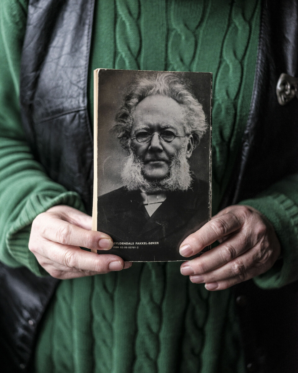 KLASSIKER: Som et alternativt tilbud når smittevernstiltakene er strenge, møtes et knippe av skuespillerne ukentlig for å lese et nytt Ibsen-skuespill. Teater Vildenvei