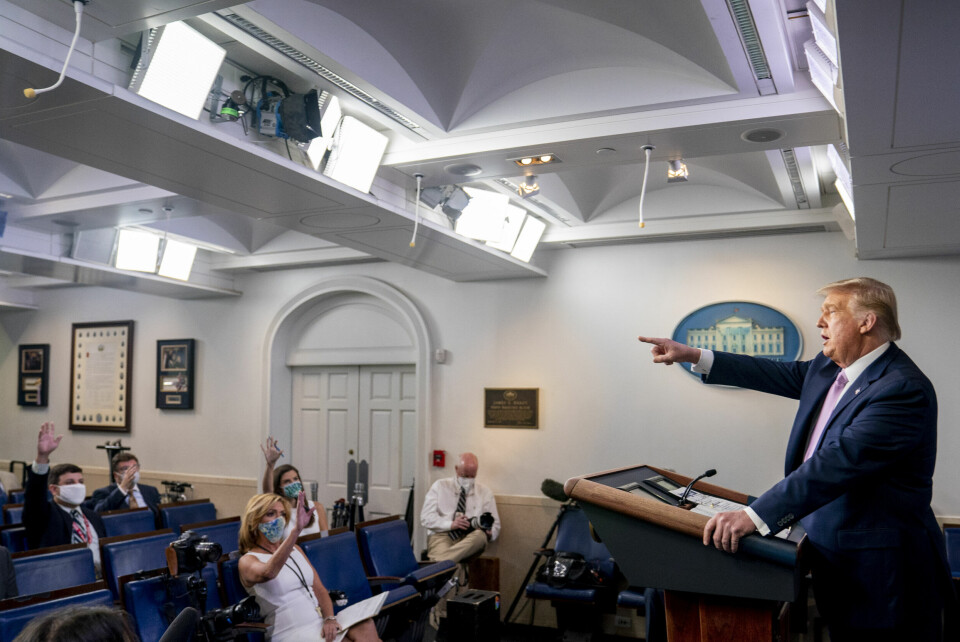 PRESSEMØTE: President Donald Trump foretrakk enveiskommunikasjon via Twitter. På pressemøtene kunne svarene hans være fullstendig usammenhengende, gjerne ispedd en fornærmelse til journalistene, som han døpte som «fiende nummer én», før han ble valgt. Trump og pressen